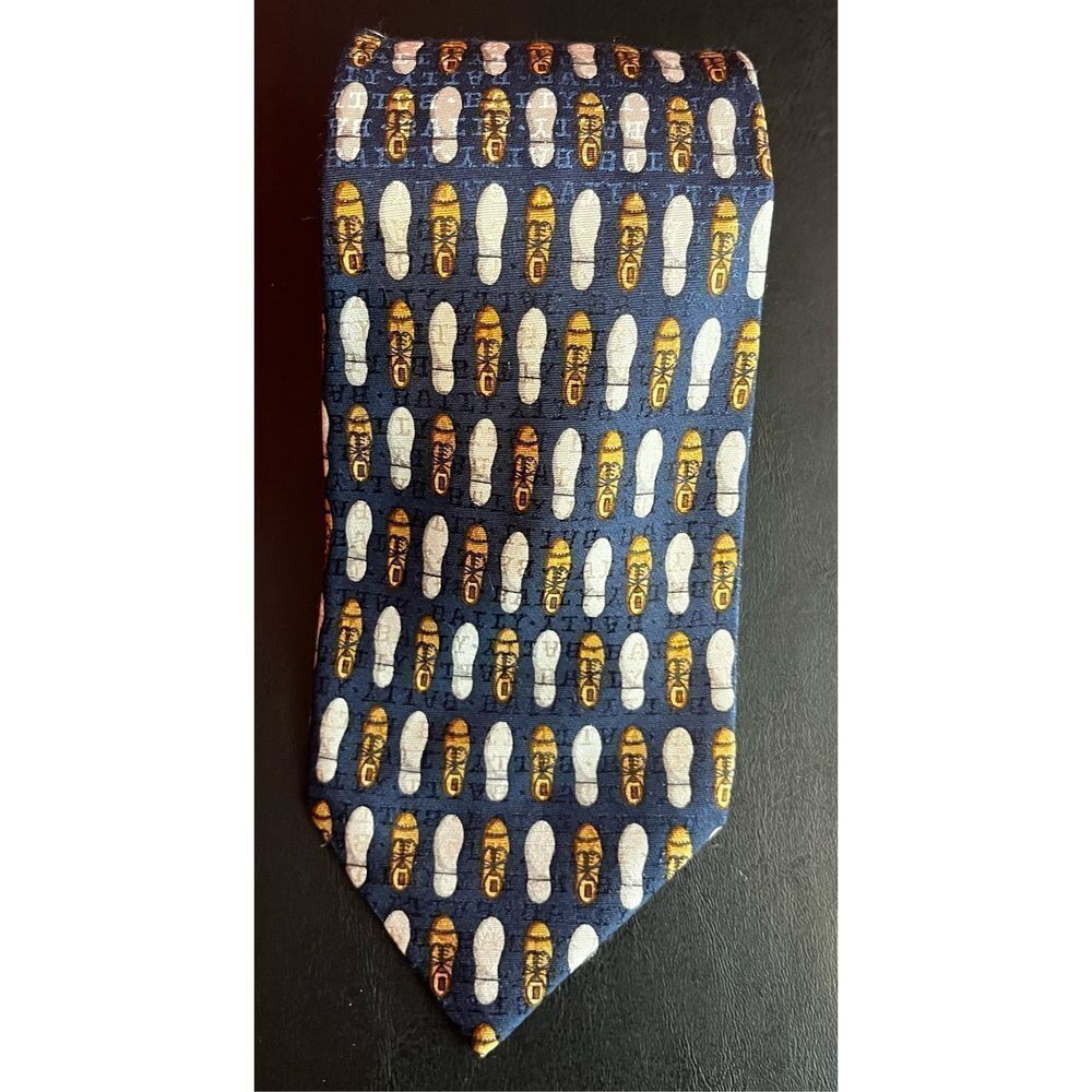 Bally tie